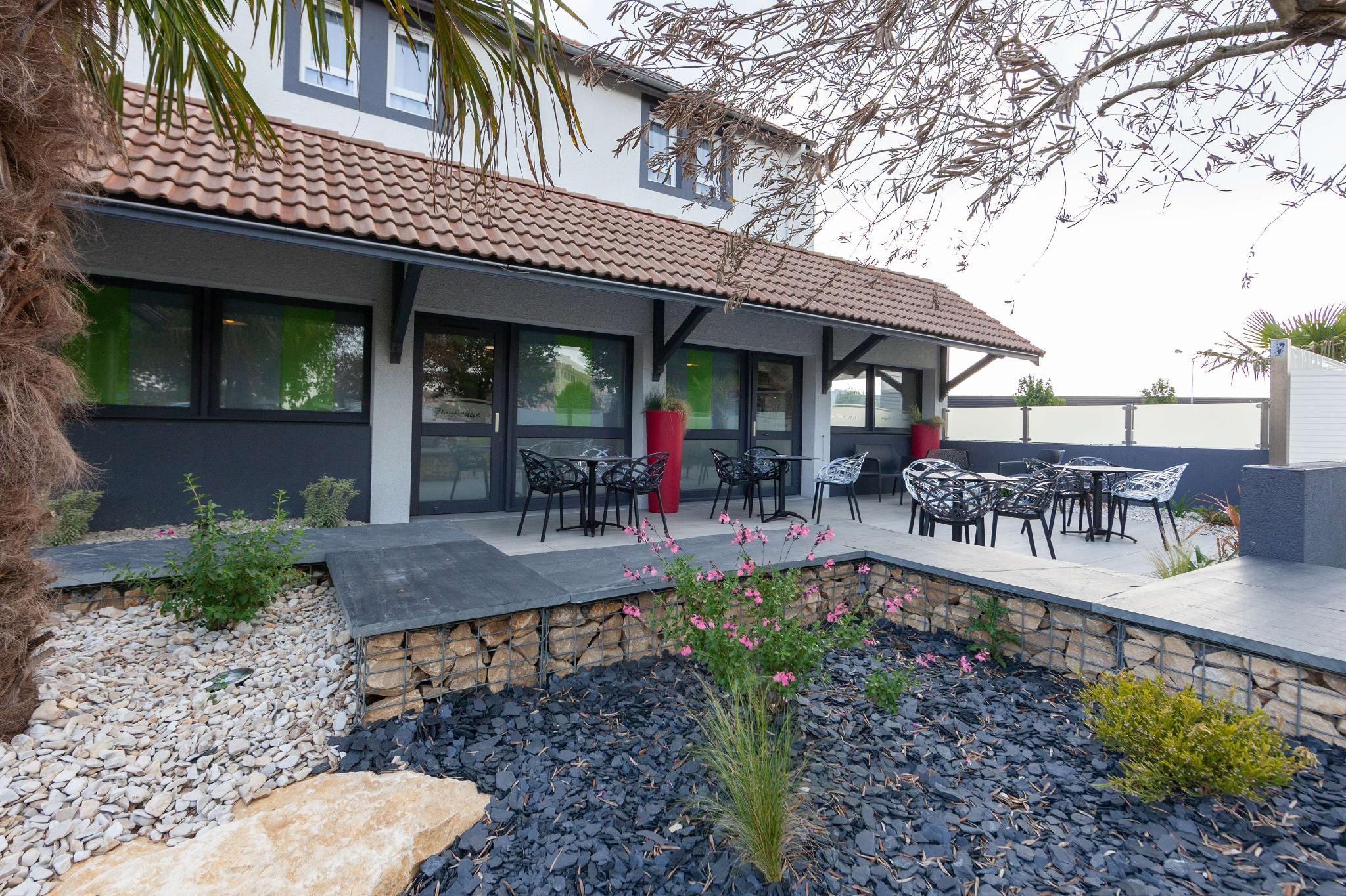 Ngoại cảnh khách sạn