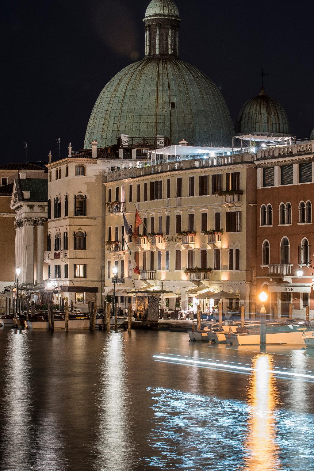 Ngoại cảnh khách sạn