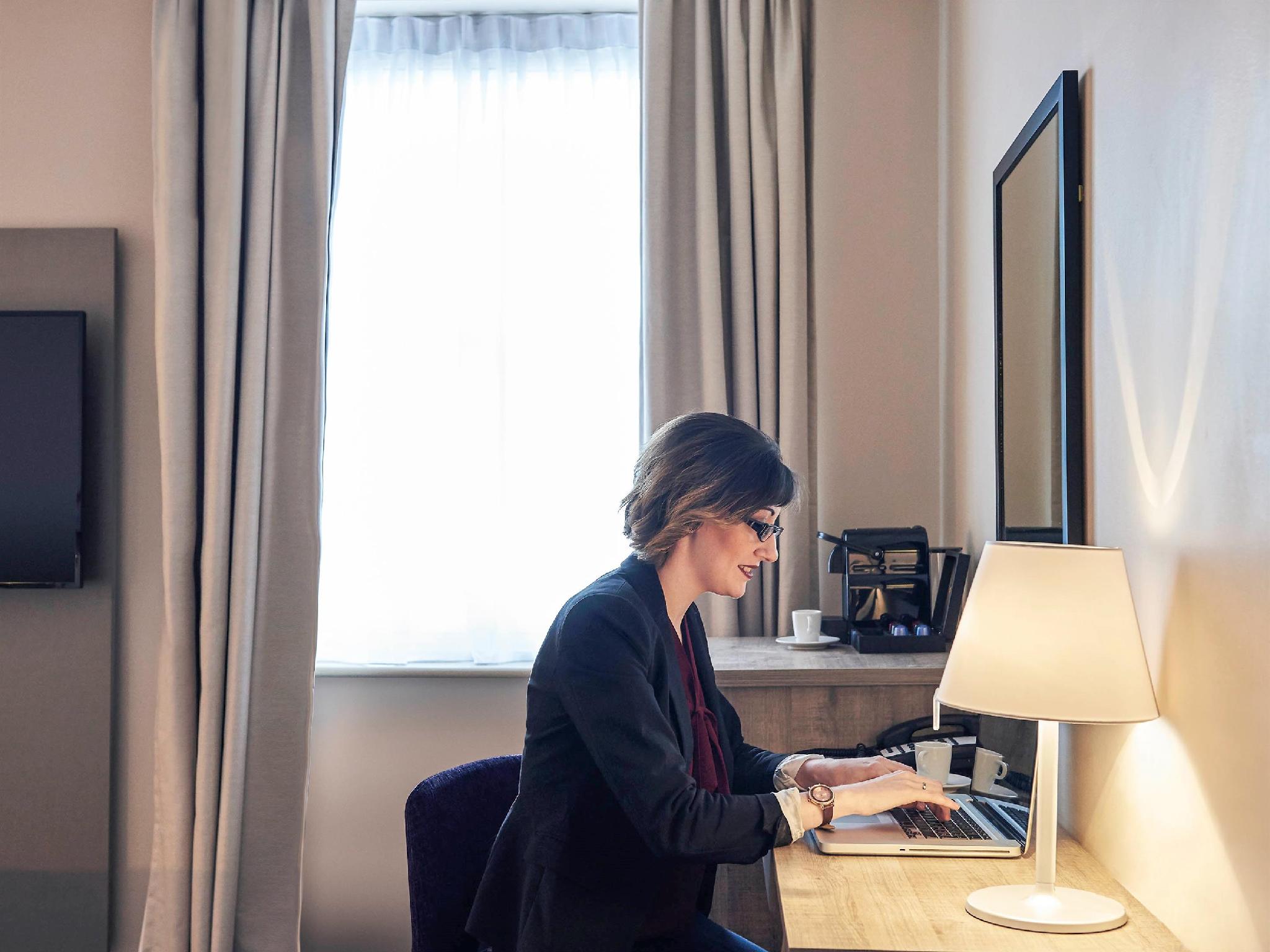 Trung tâm hội nghị