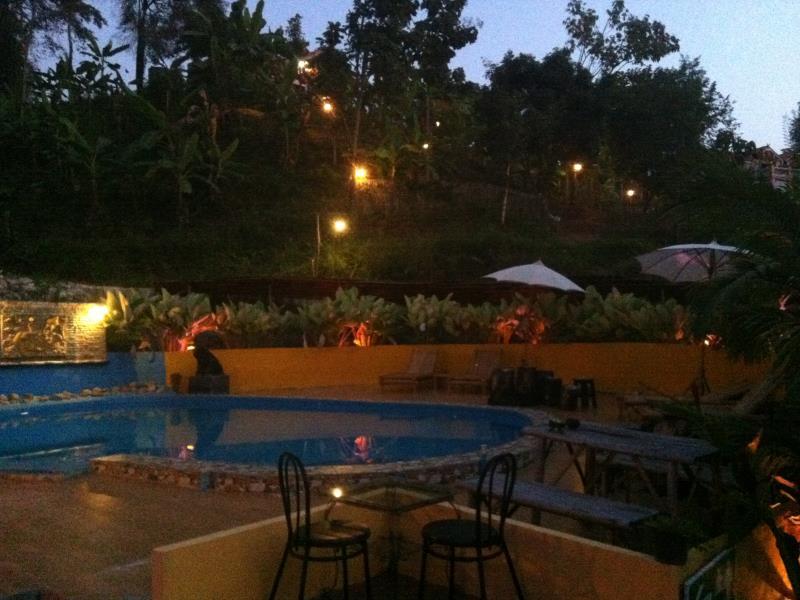 Khu vực xung quanh