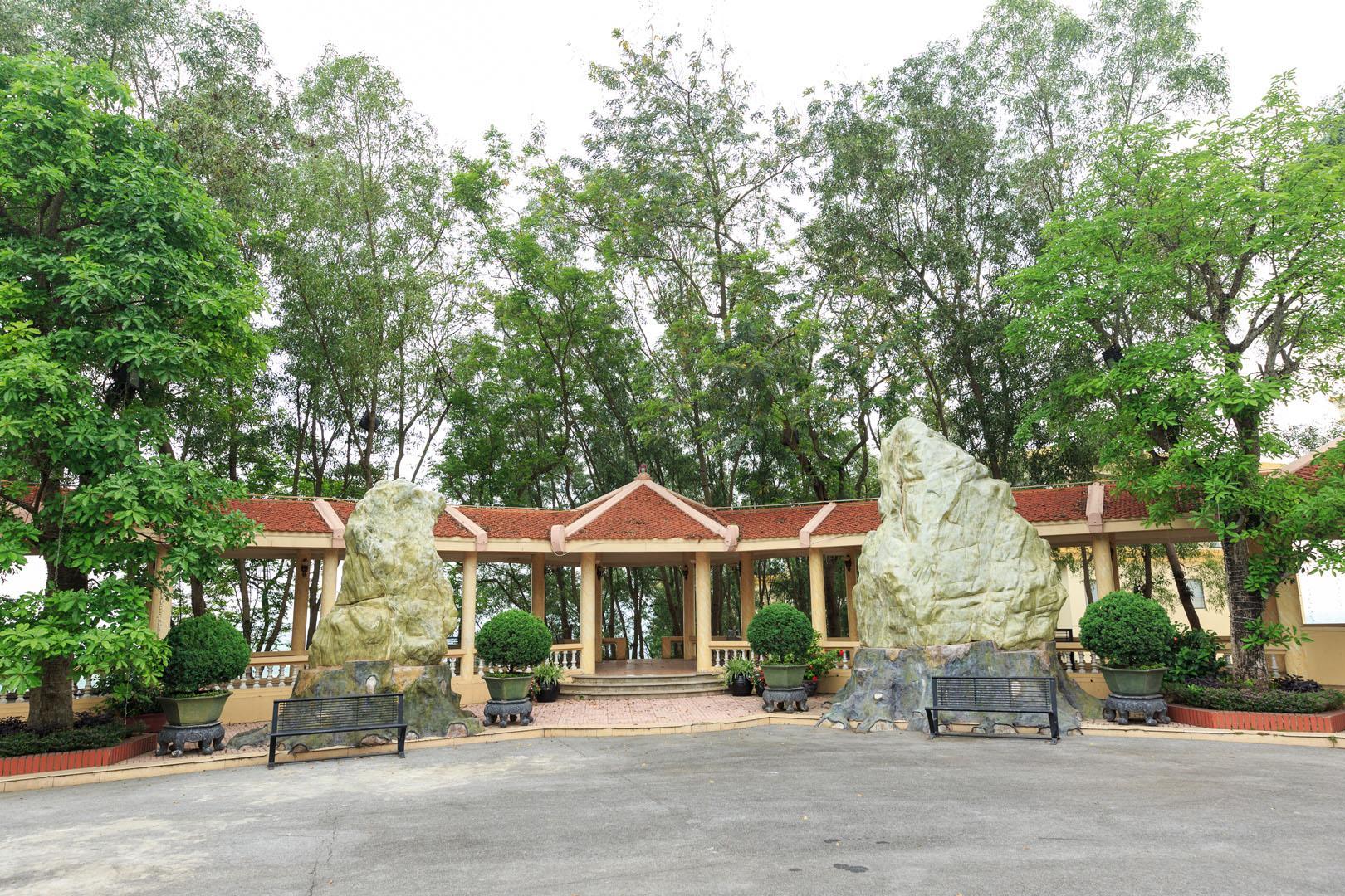 Khu vực xung quanh