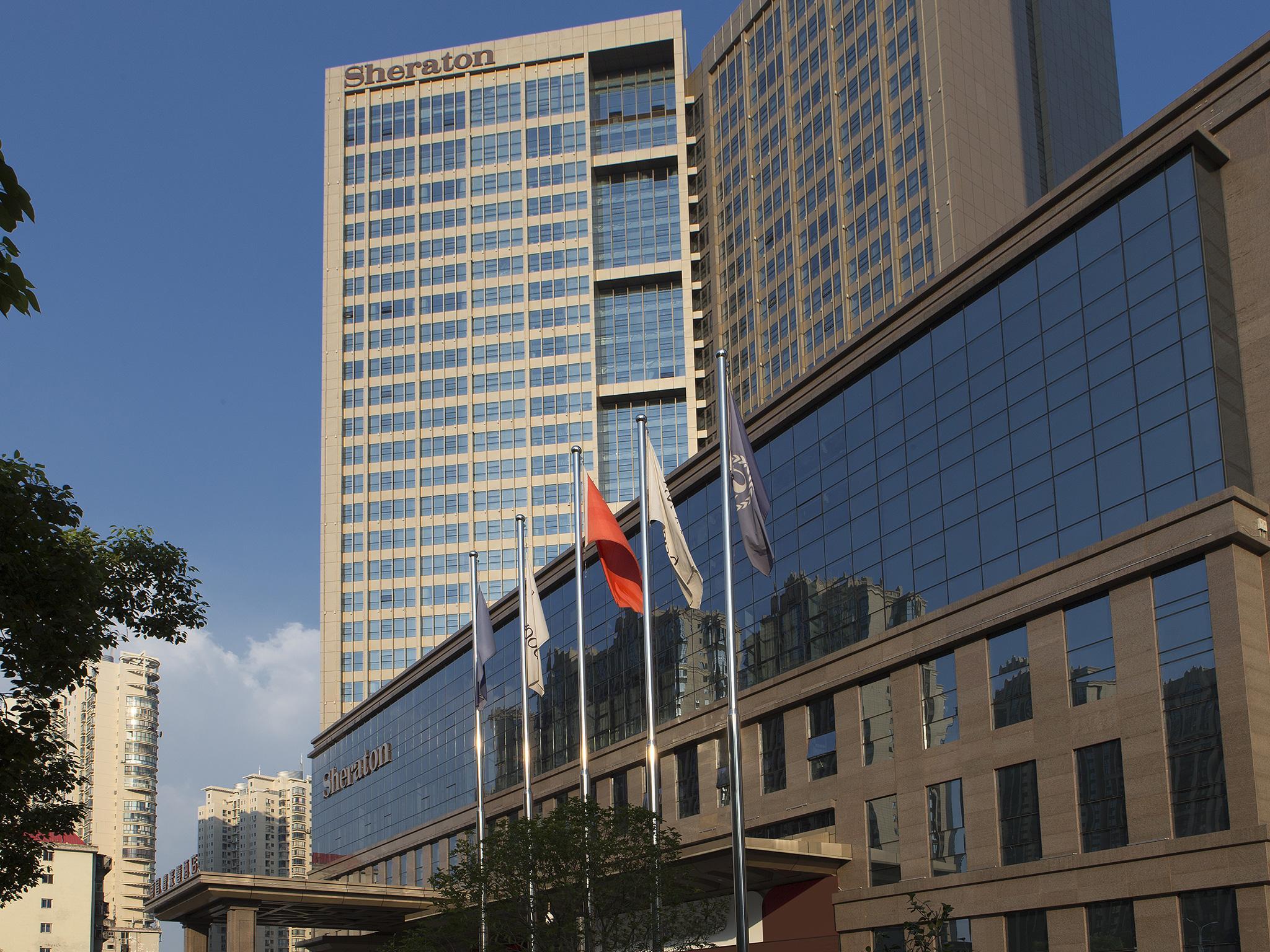 Ngoại cảnh khách sạn