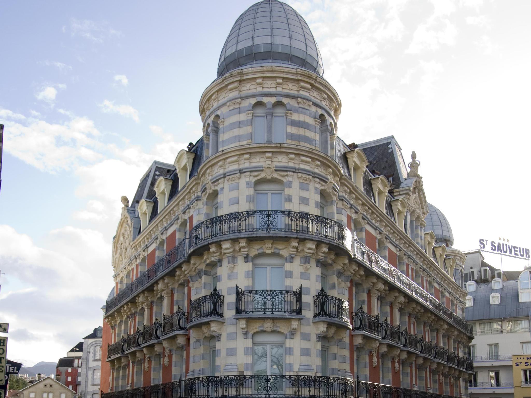 Ngoại cảnh khách sạn