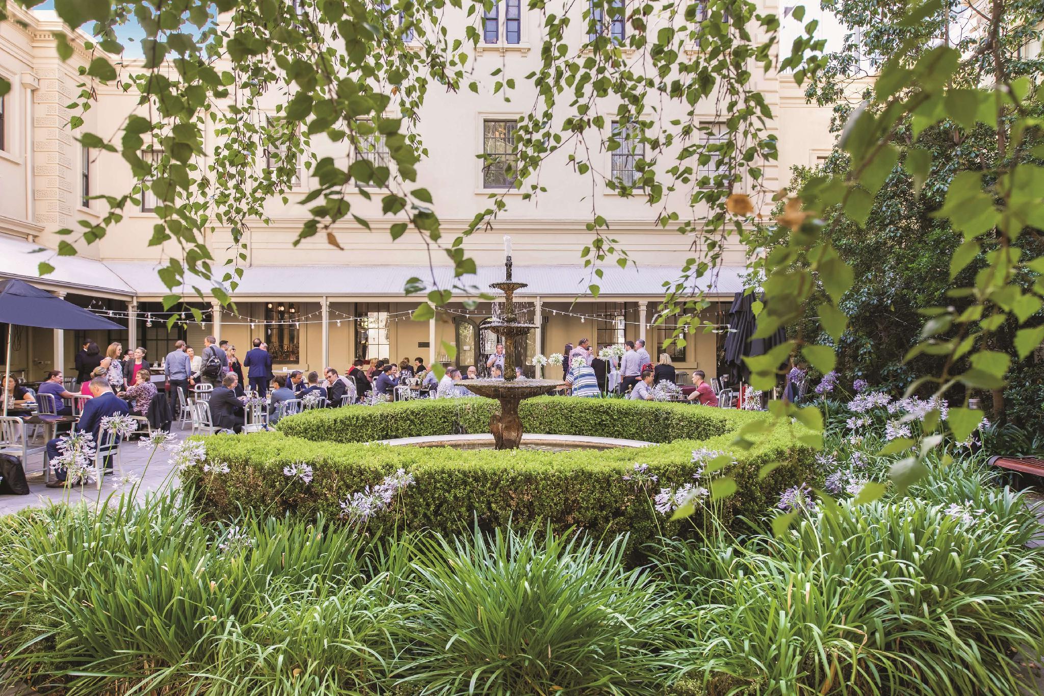 Ngoại cảnh khách sạn