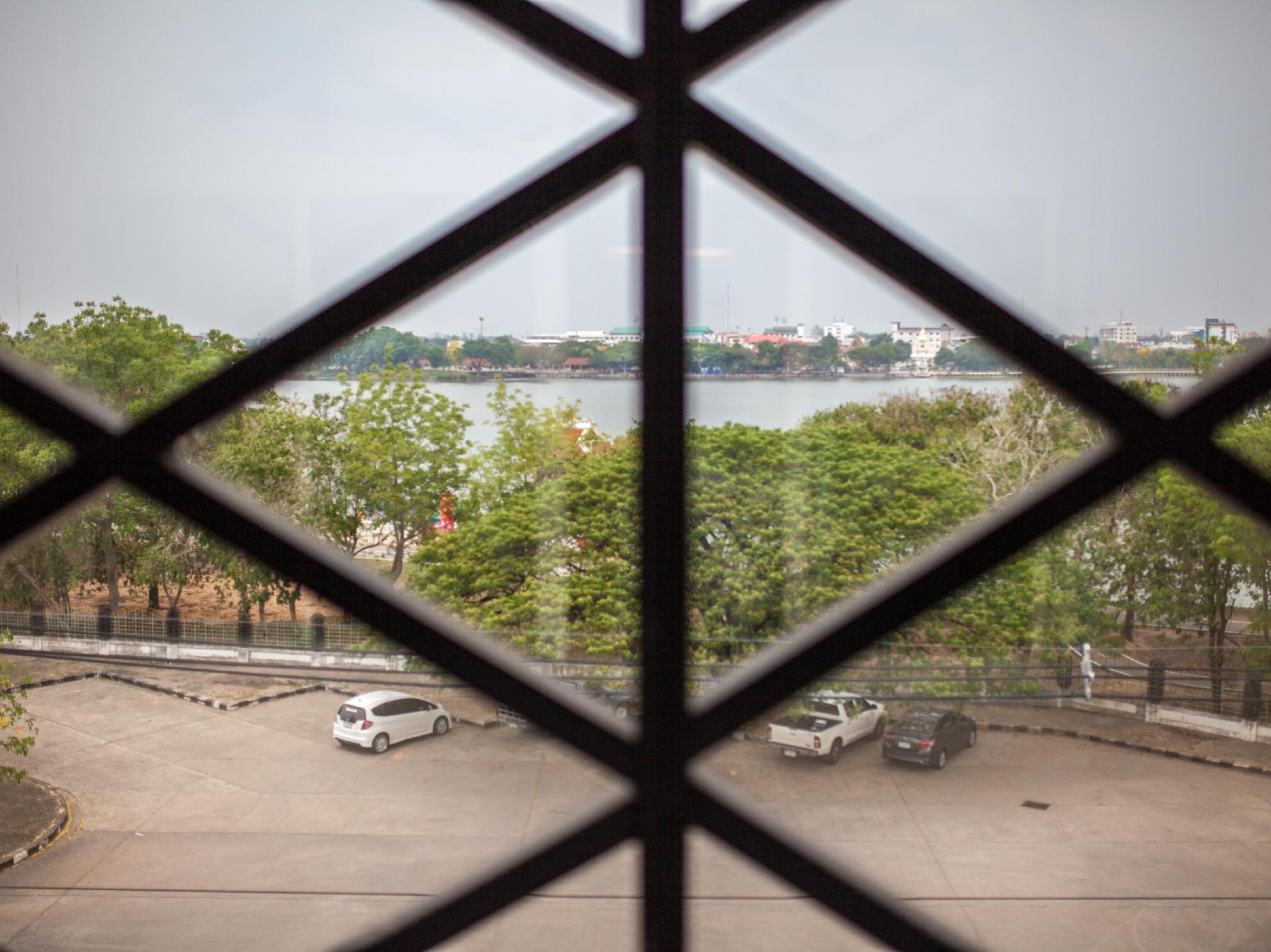 Khu vực xung quanh