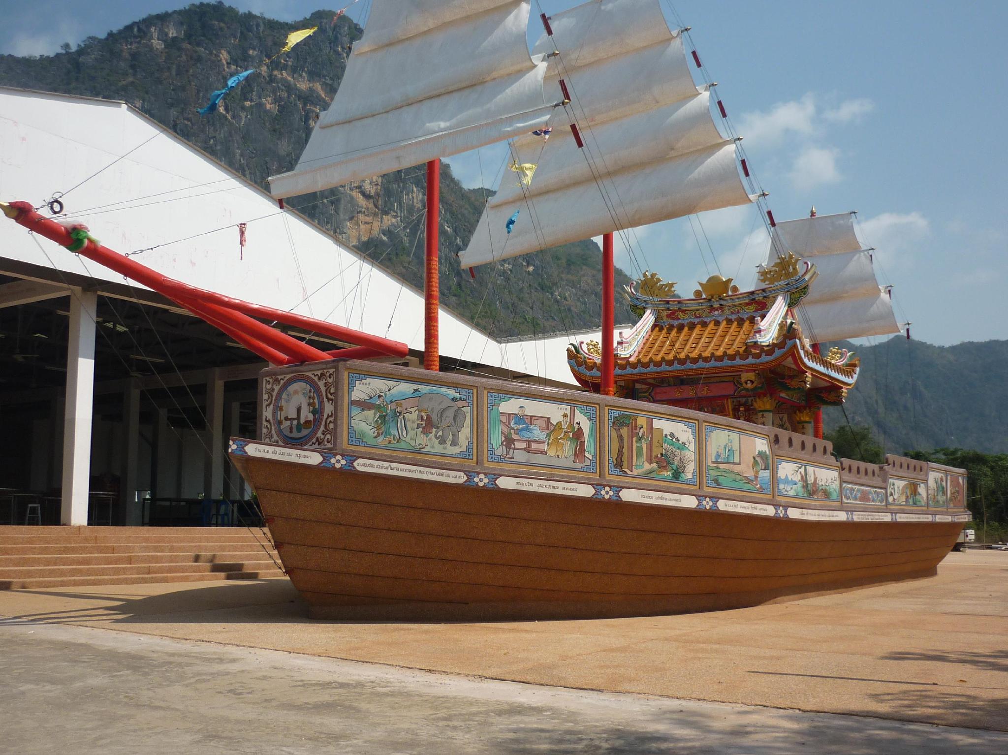 Nơi tham quan gần đây