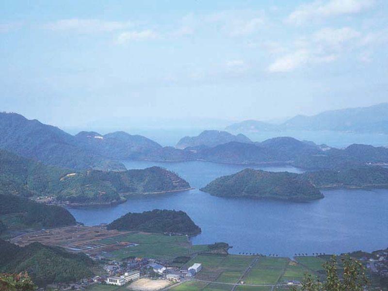 Nơi tham quan gần đây