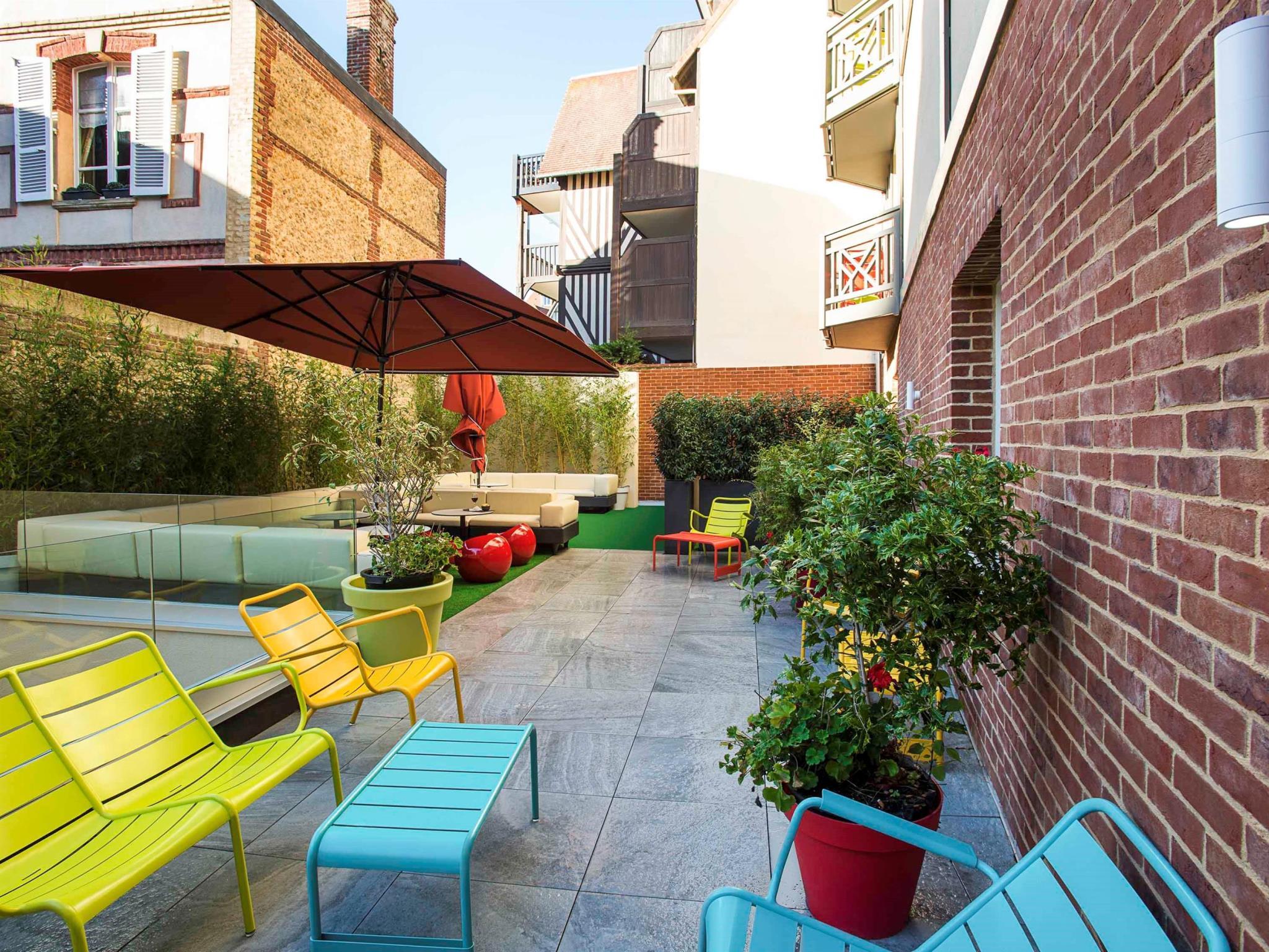 Ngoại cảnh khách sạn