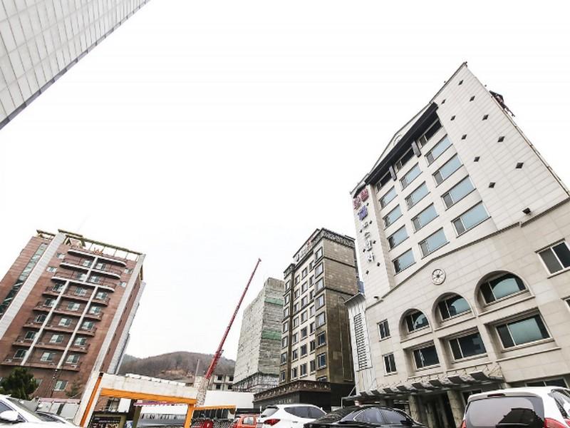 Ngoại cảnh khách sạn