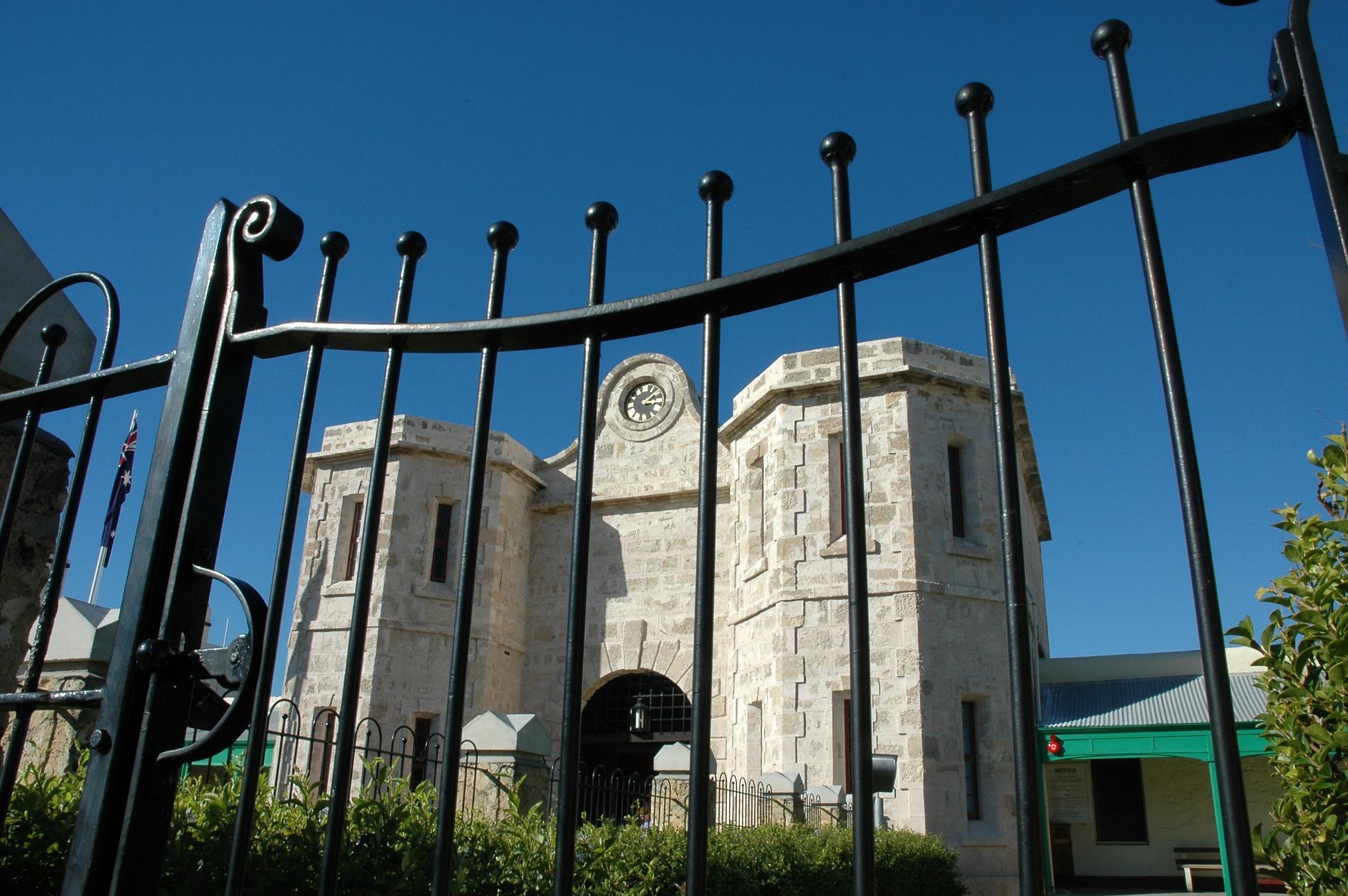 Nơi tham quan gần đây