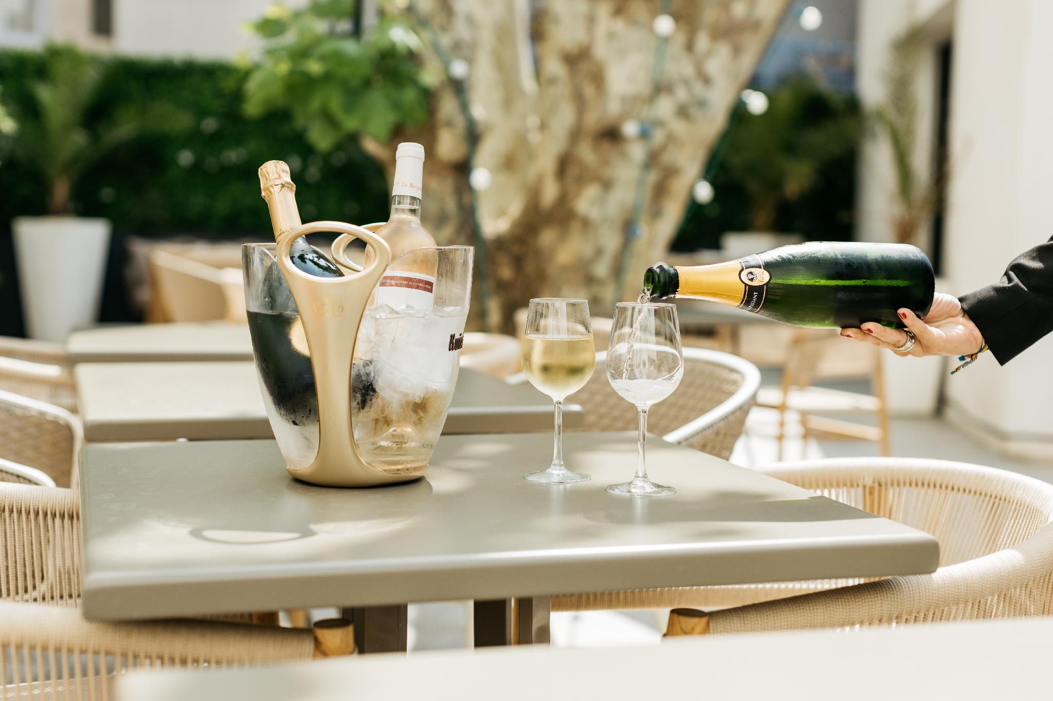 Ngoại cảnh khách sạn