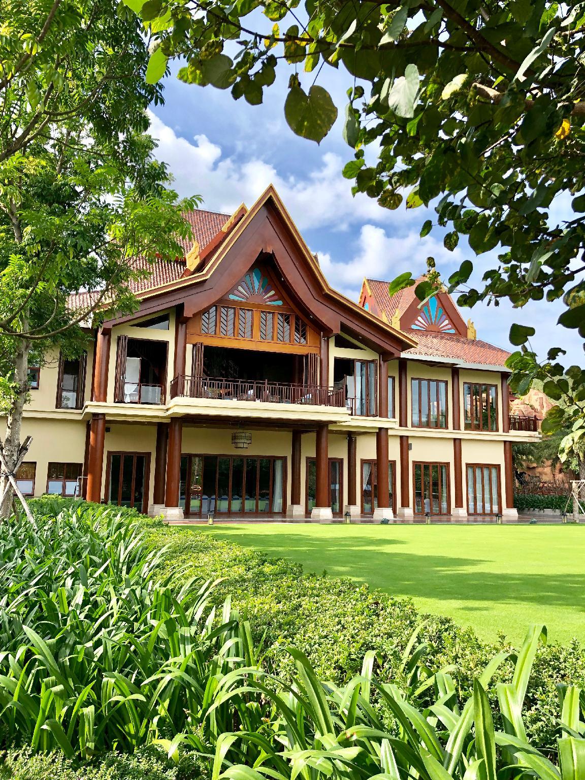 Ngoại cảnh khách sạn