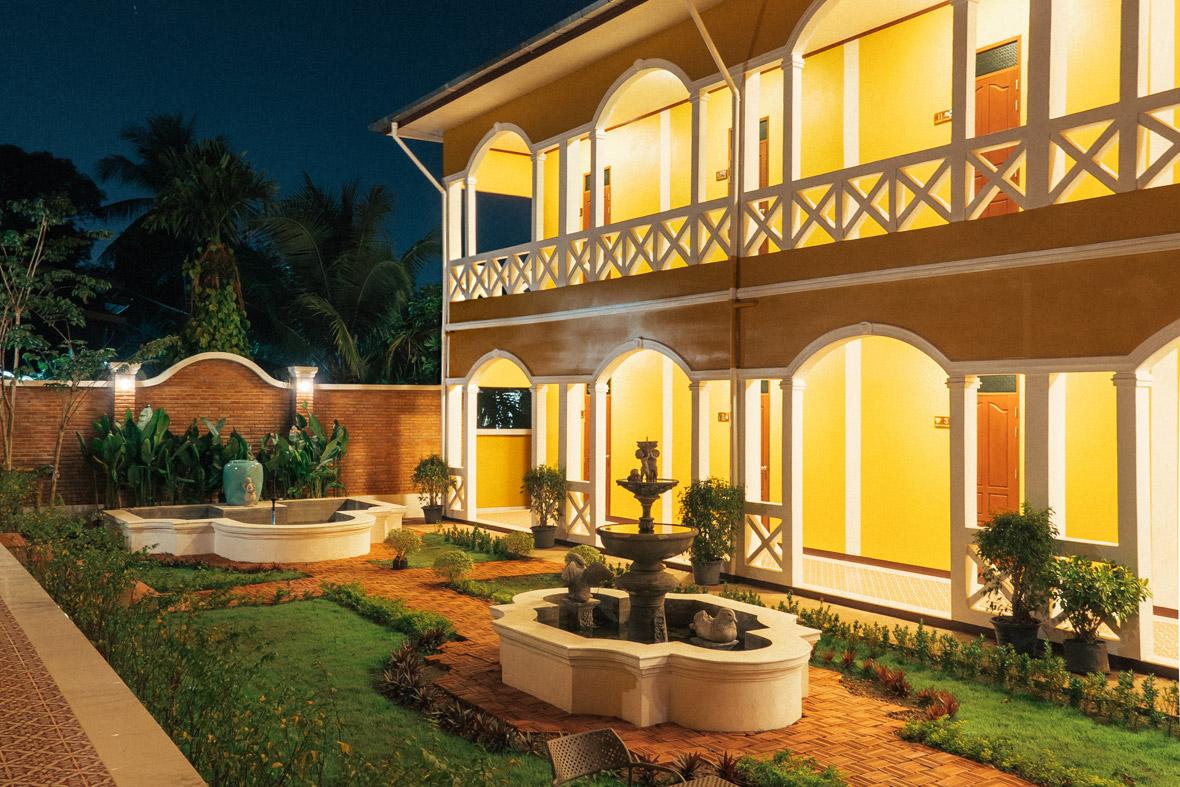 Ngoại cảnh khách sạn