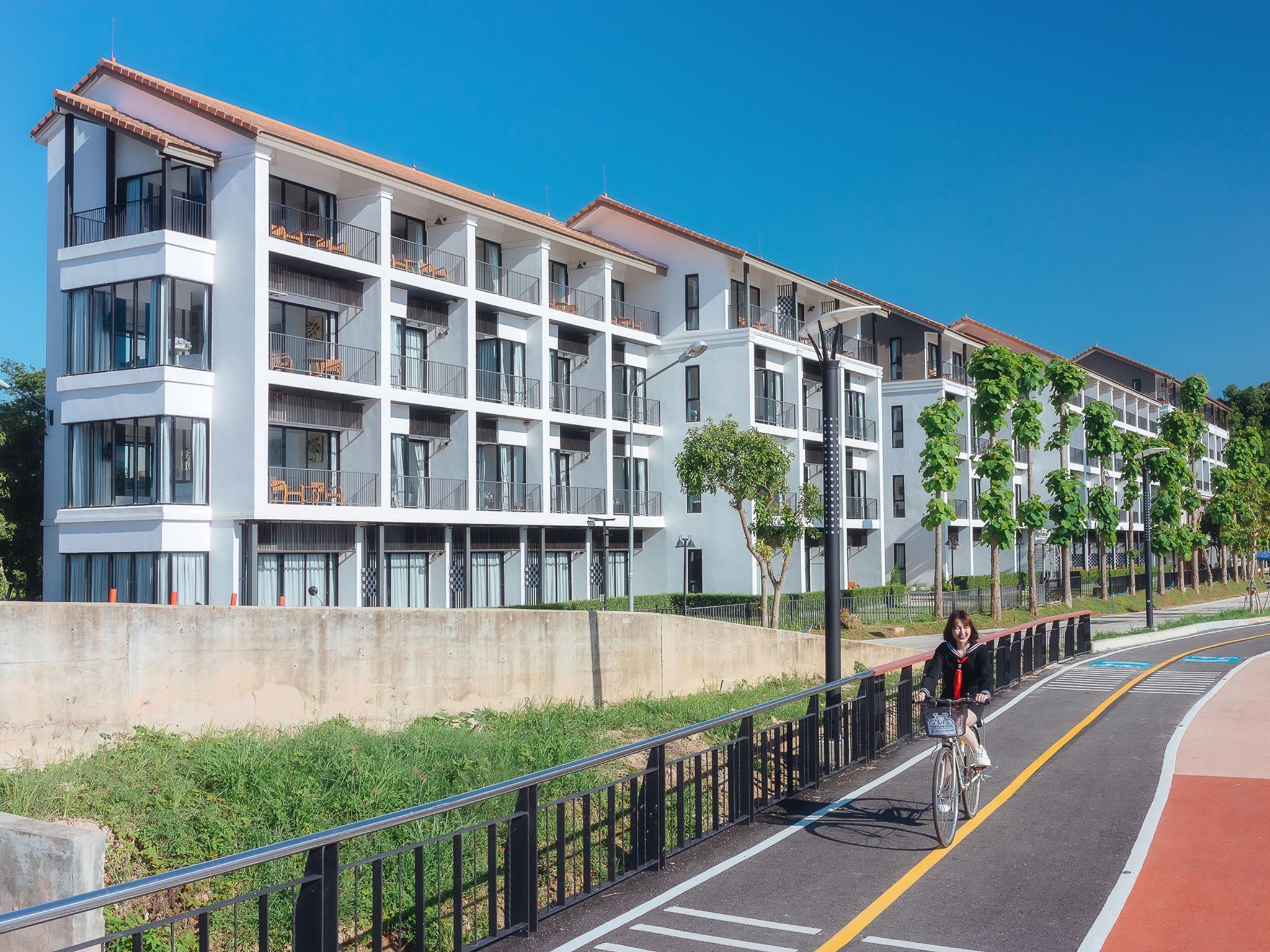 Khu vực xung quanh