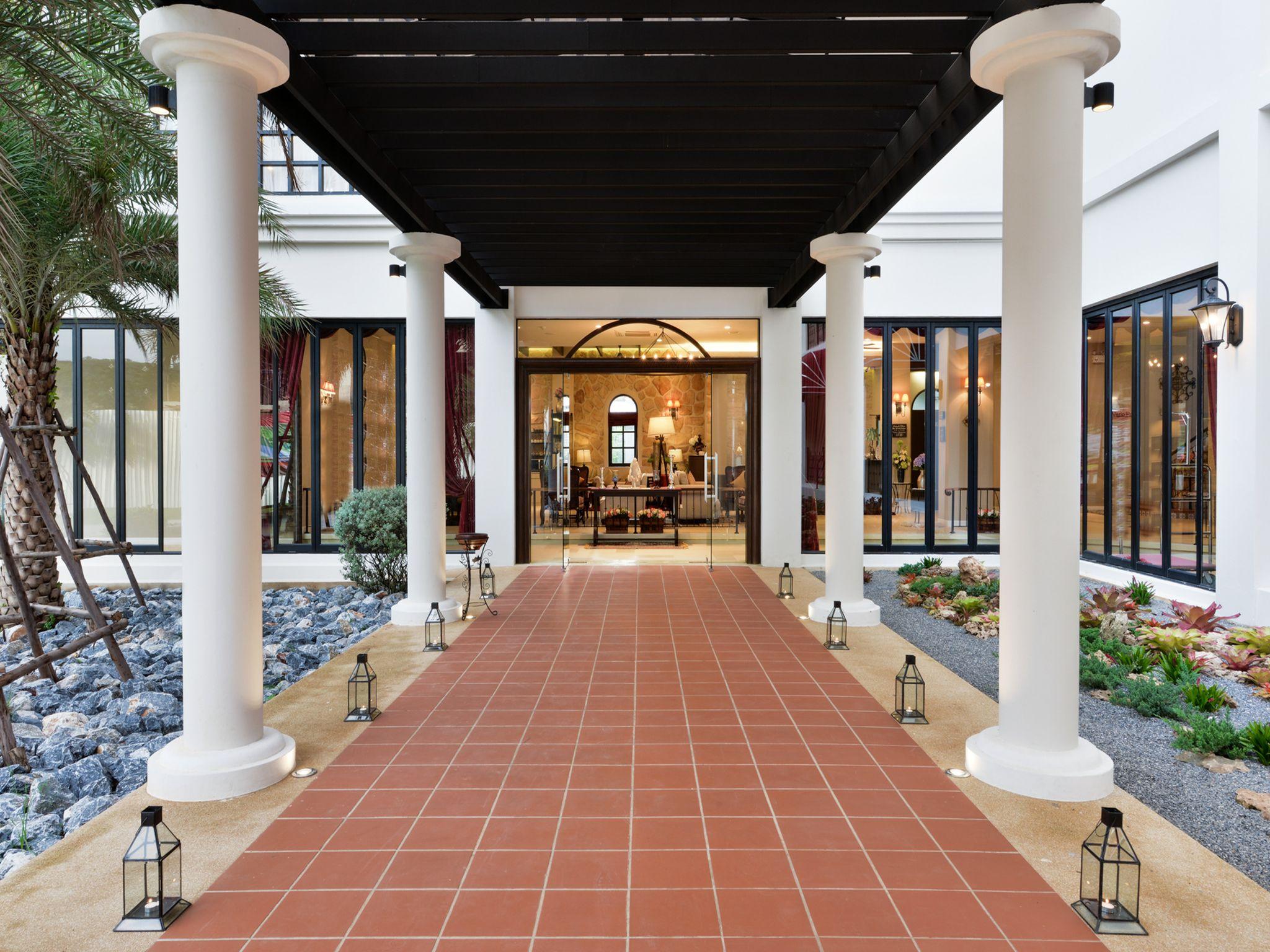 Khu vực xung quanh