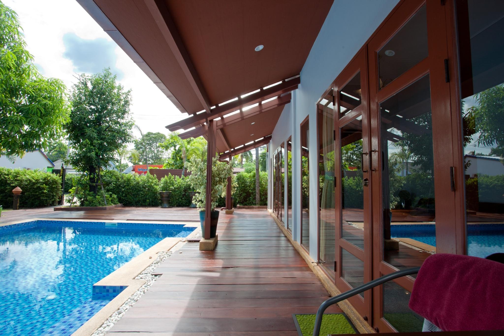 Khu vực xung quanh