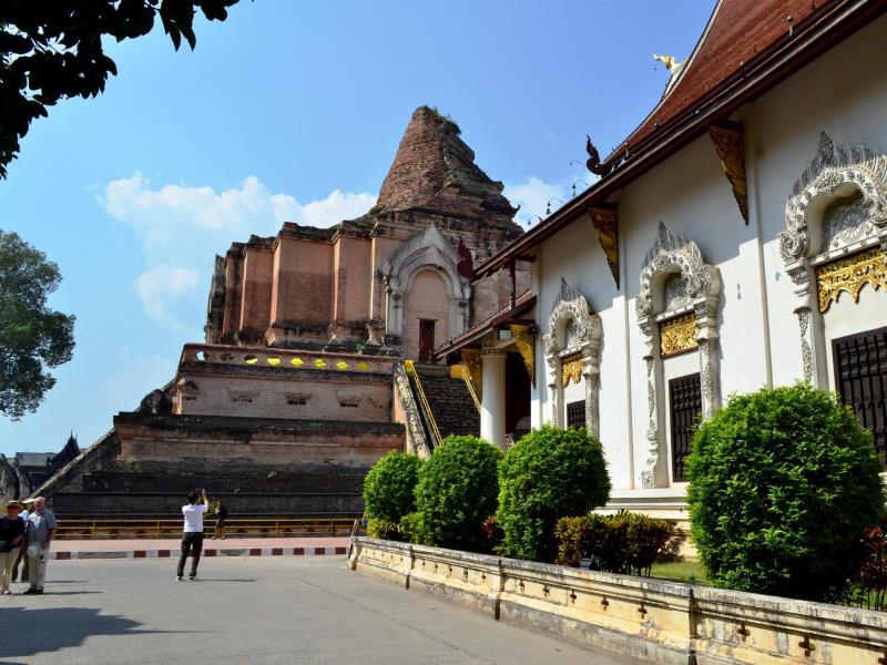 Nơi tham quan gần đây