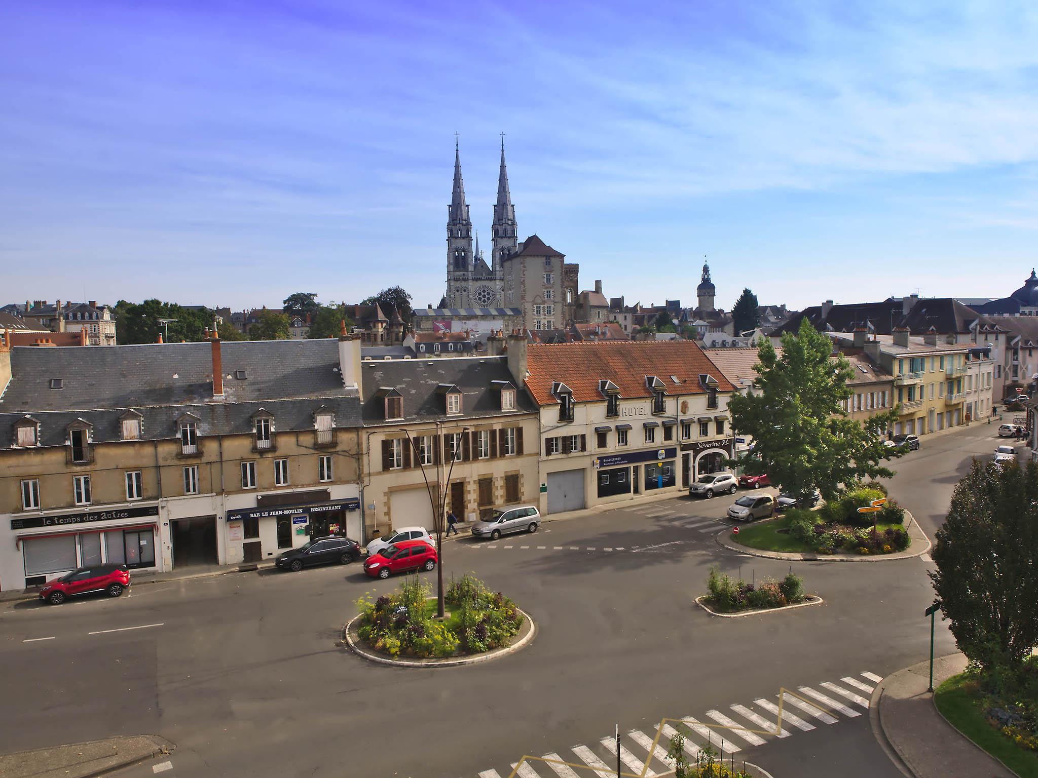 Khu vực xung quanh