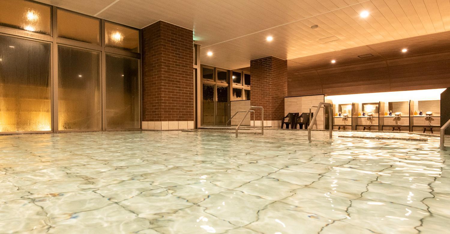 Tắm suối nước nóng