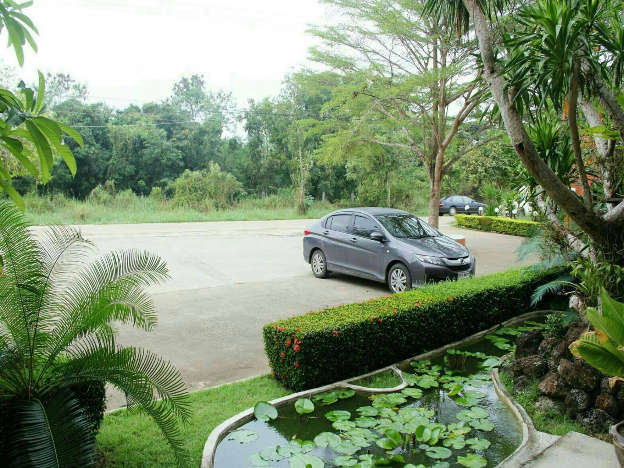 Khu vực xung quanh