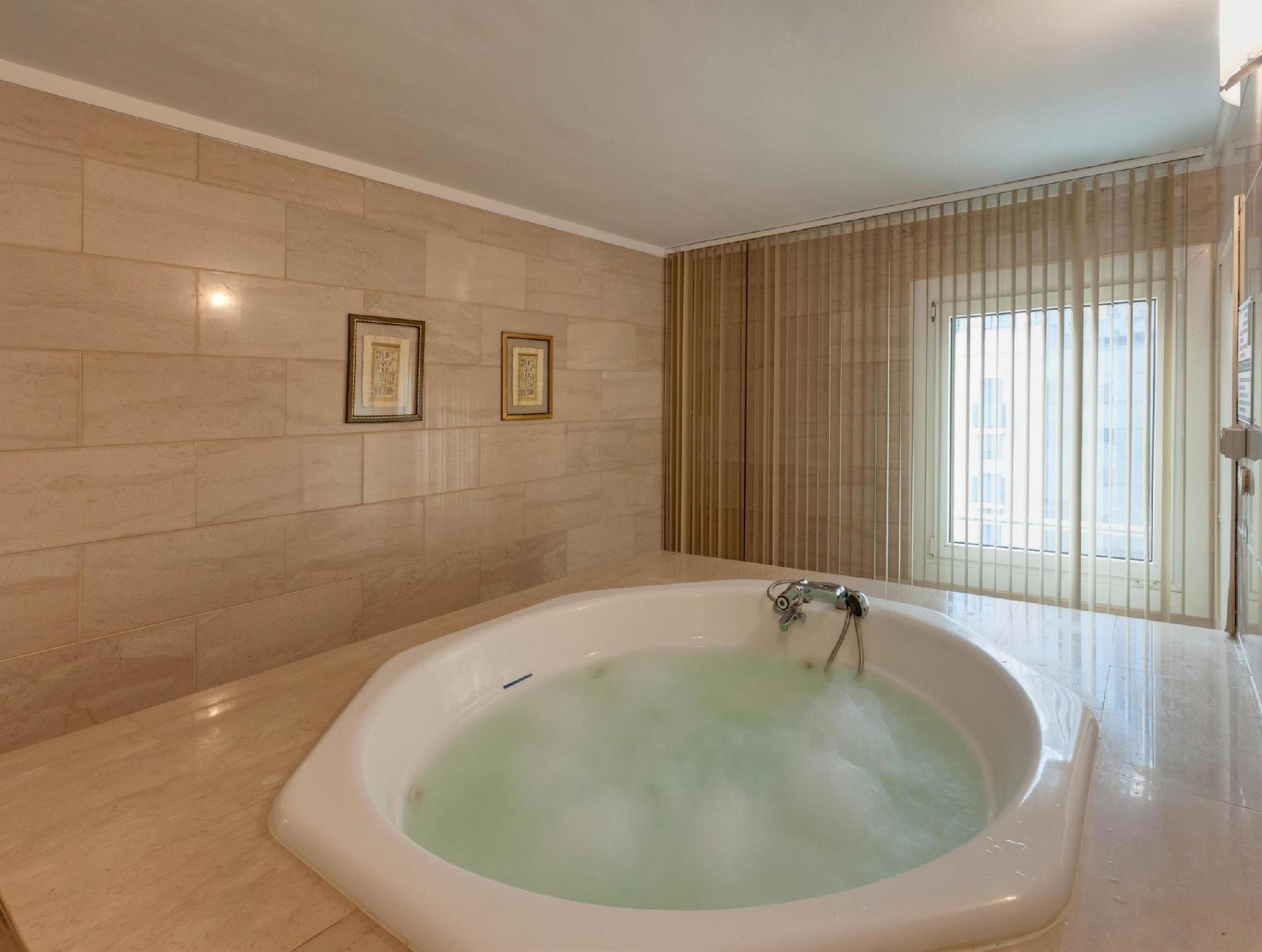 Bồn tắm nước nóng