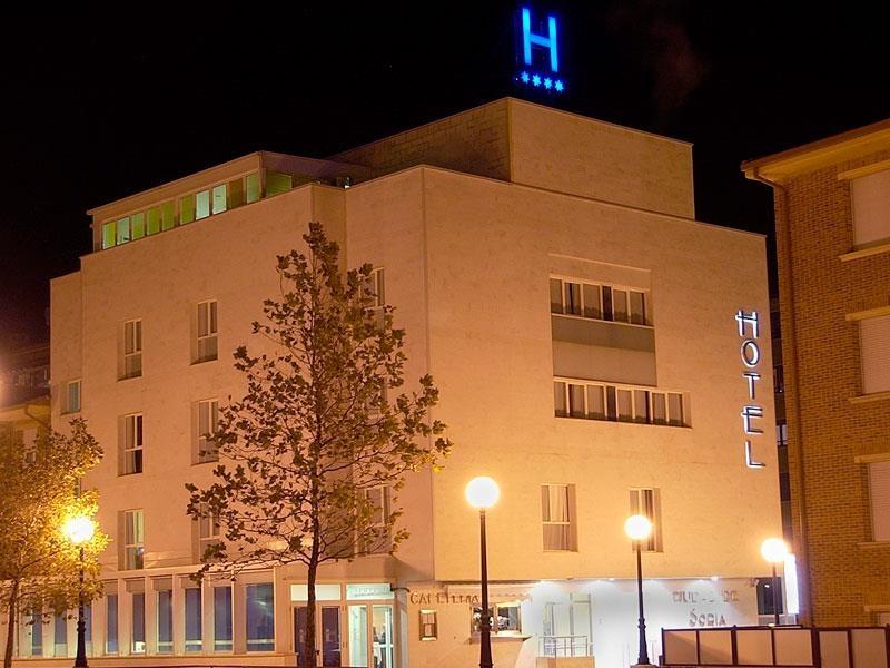 Ngoại cảnh khách sạn