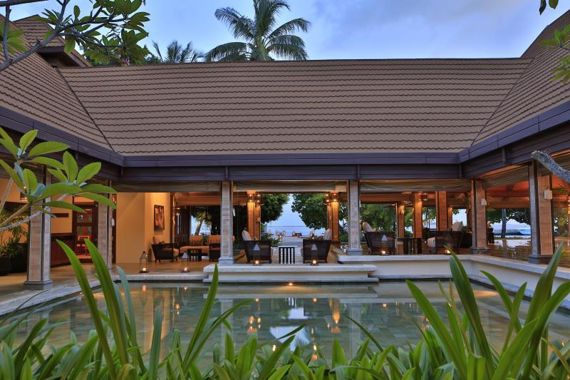 Ngoại cảnh khách sạn