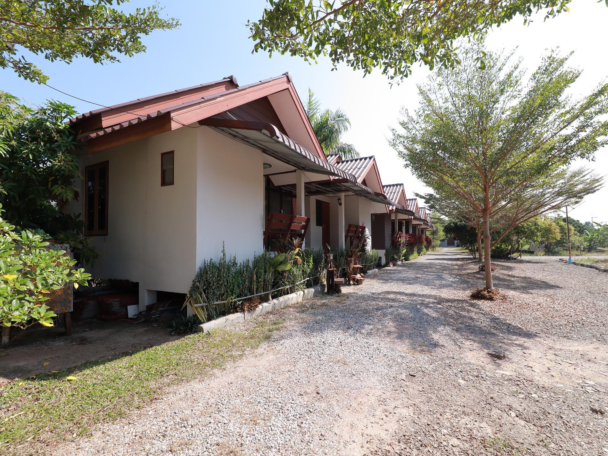 Khu vực xung quanh