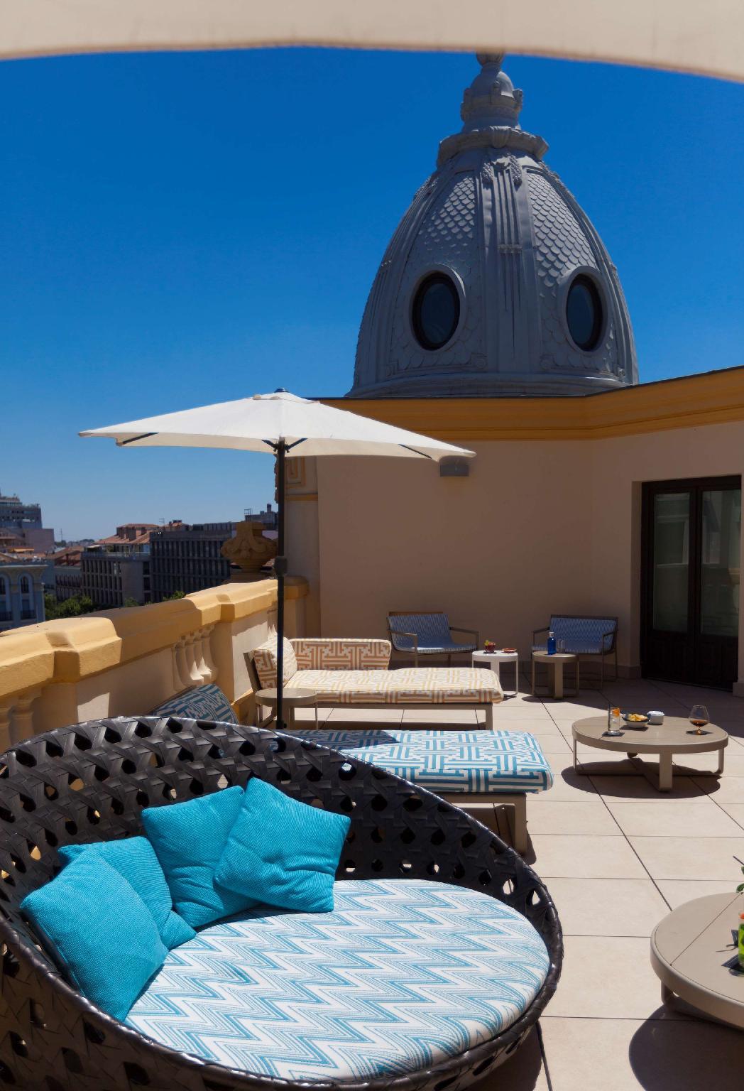 Ngoại cảnh khách sạn