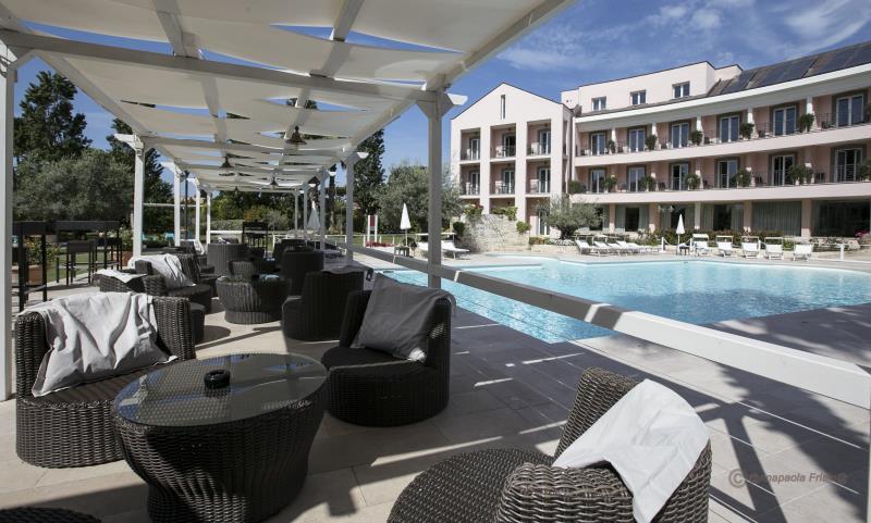 Ngoại cảnh khách sạn