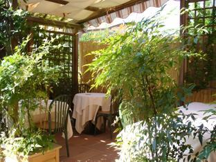 Ngoại cảnh khách sạn