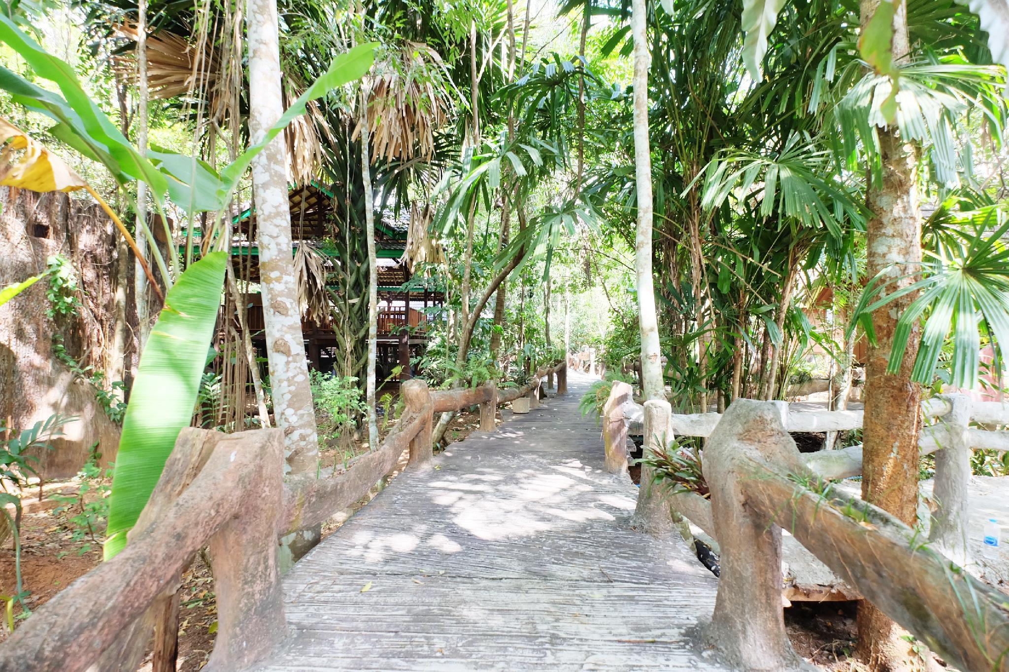 Nơi tham quan gần đây