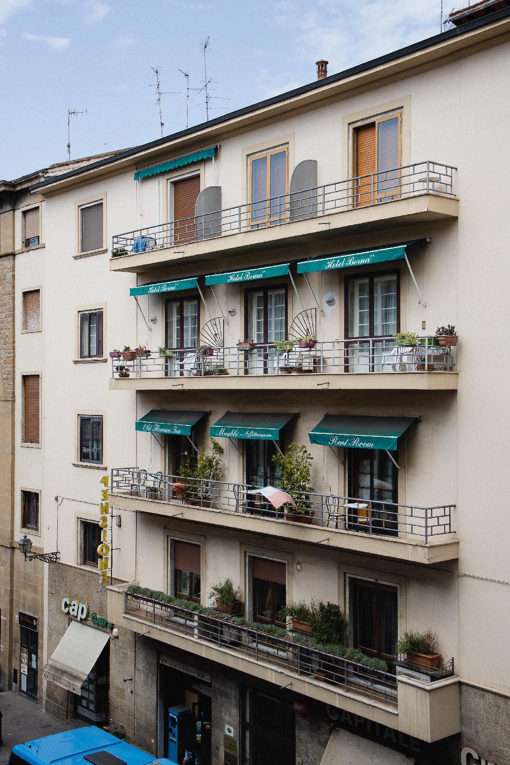 Ngoại cảnh khách sạn