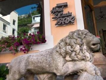 Ngoại cảnh khách sạn