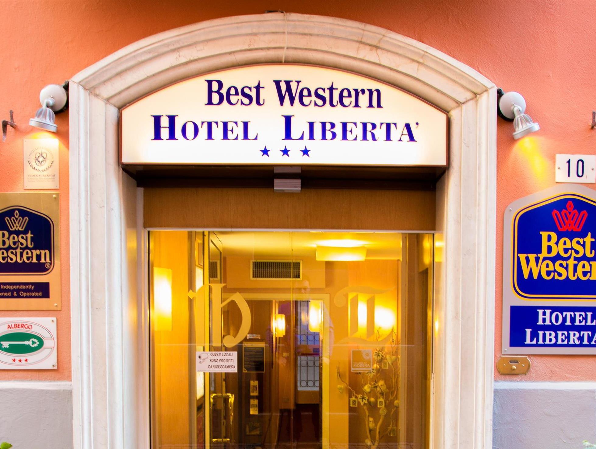 Ngoại cảnh khách sạn