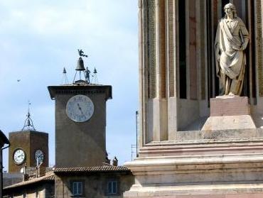 Khu vực xung quanh