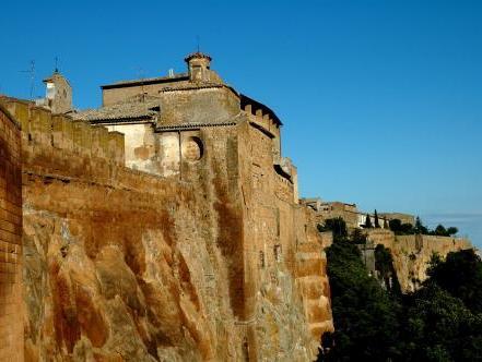 Khu vực xung quanh