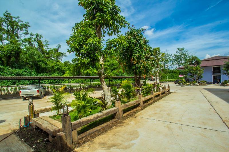 Khu vực xung quanh