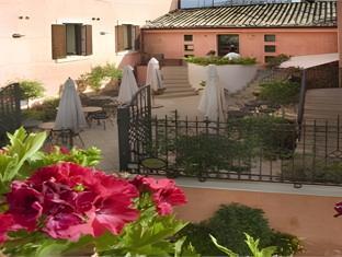 Ngoại cảnh khách sạn