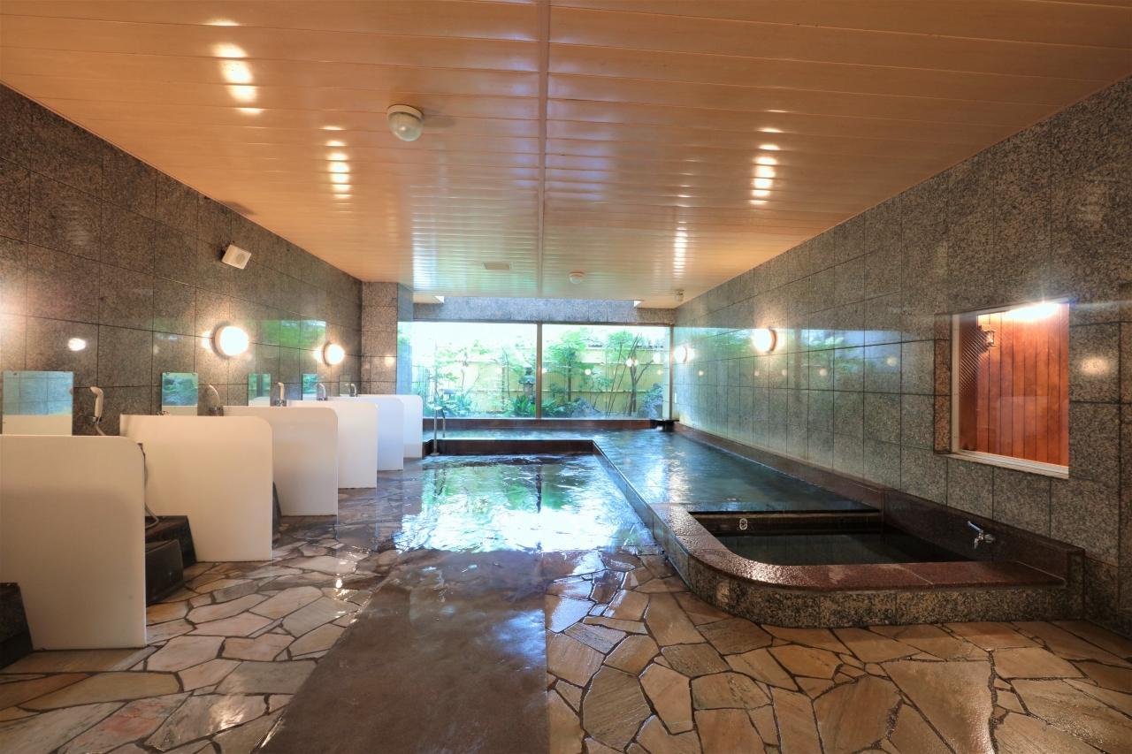 Tắm suối nước nóng