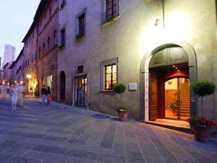 Ngoại cảnh khách sạn