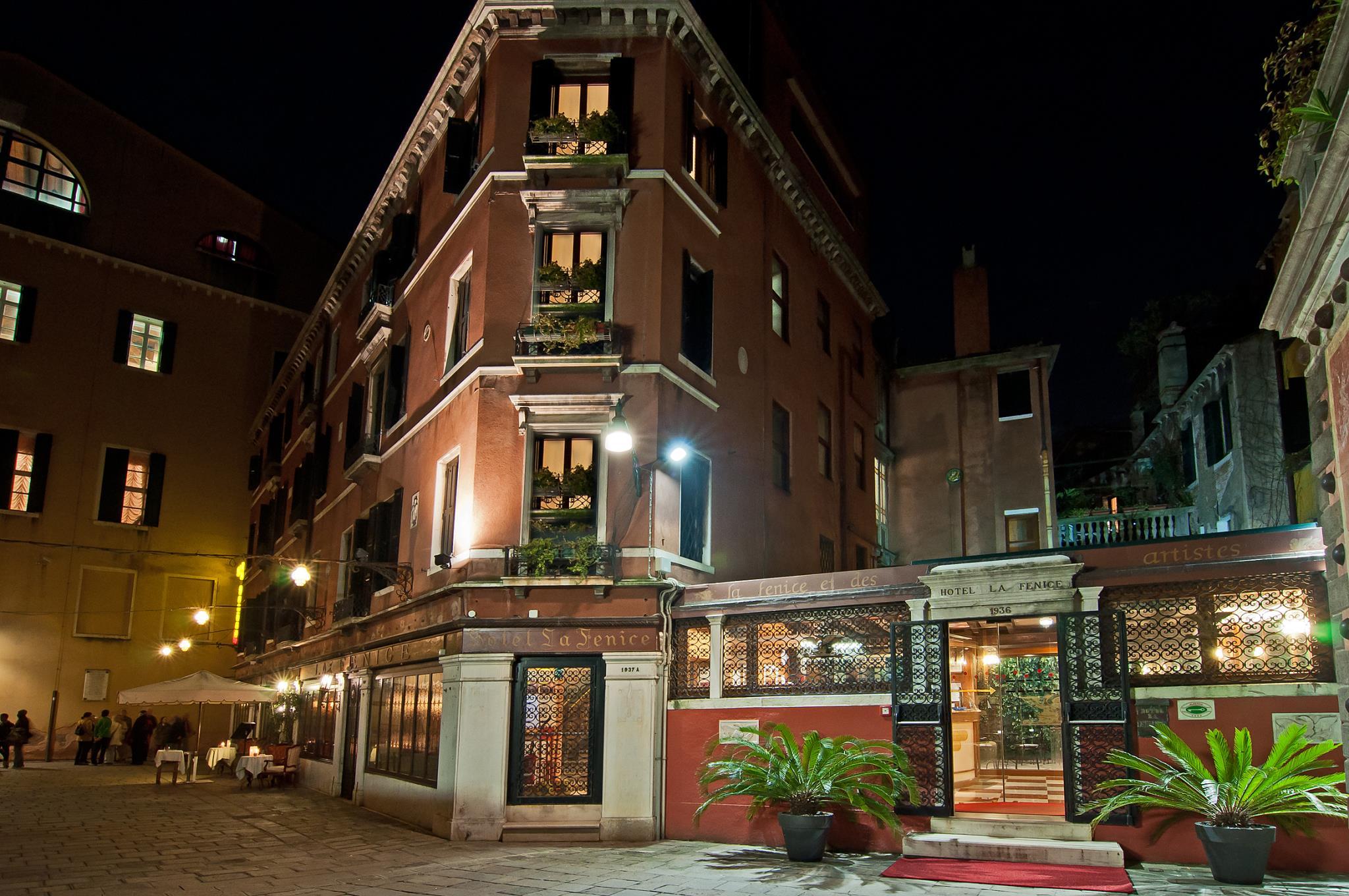 Ngoại cảnh khách sạn