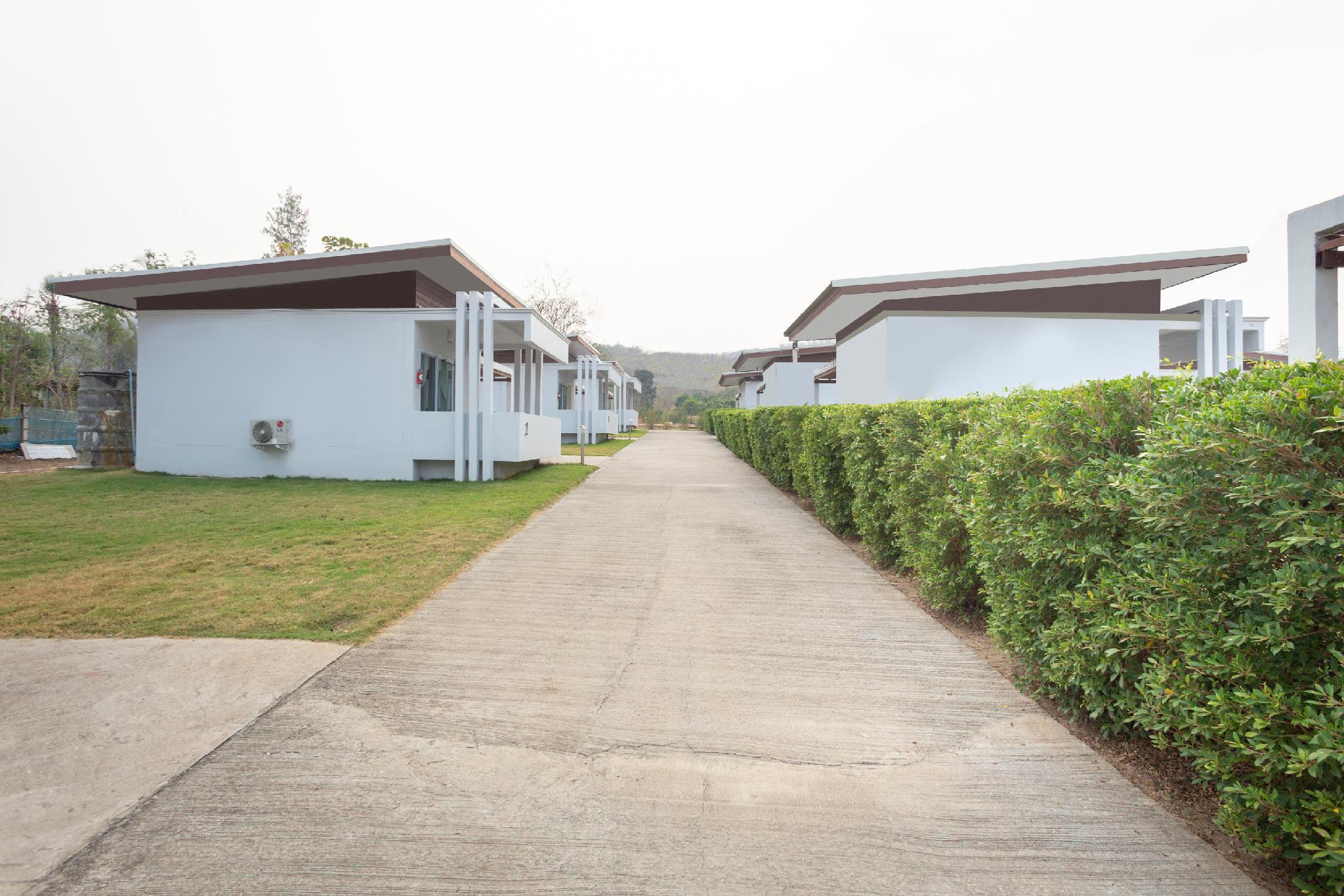 Khu vực xung quanh