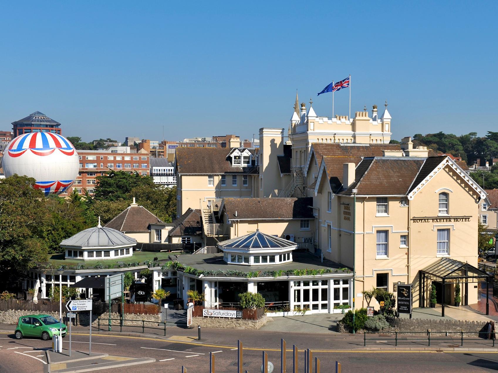 Ngoại cảnh khách sạn