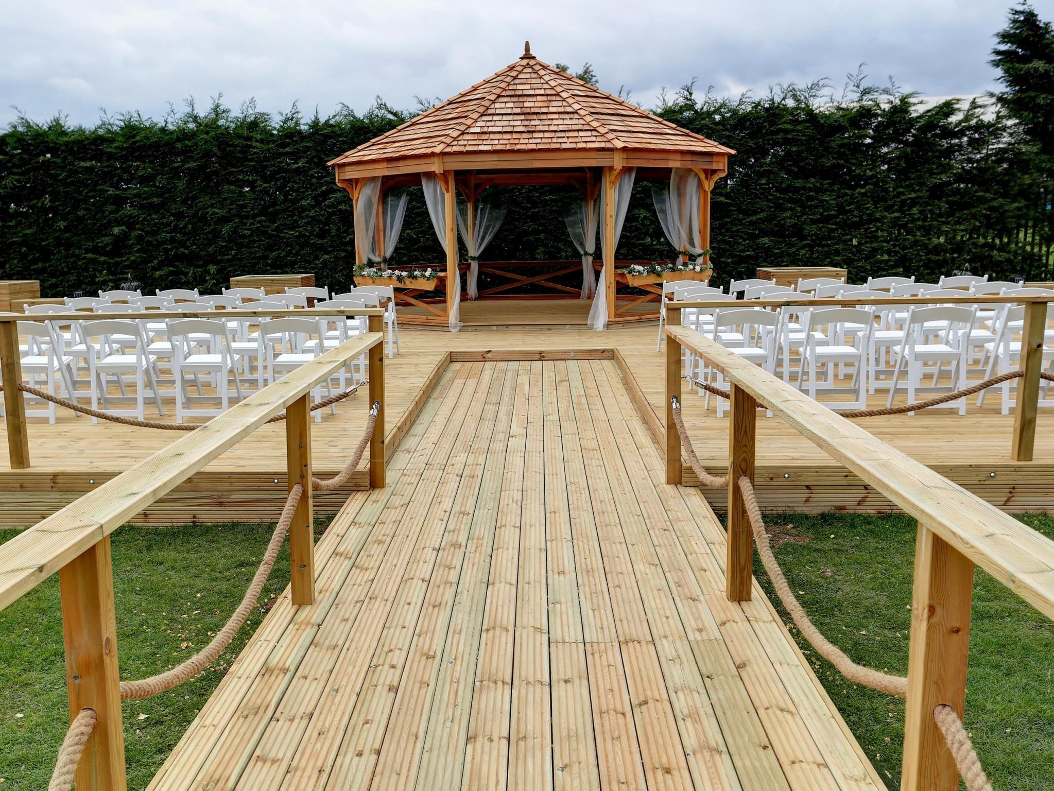 Ngoại cảnh khách sạn