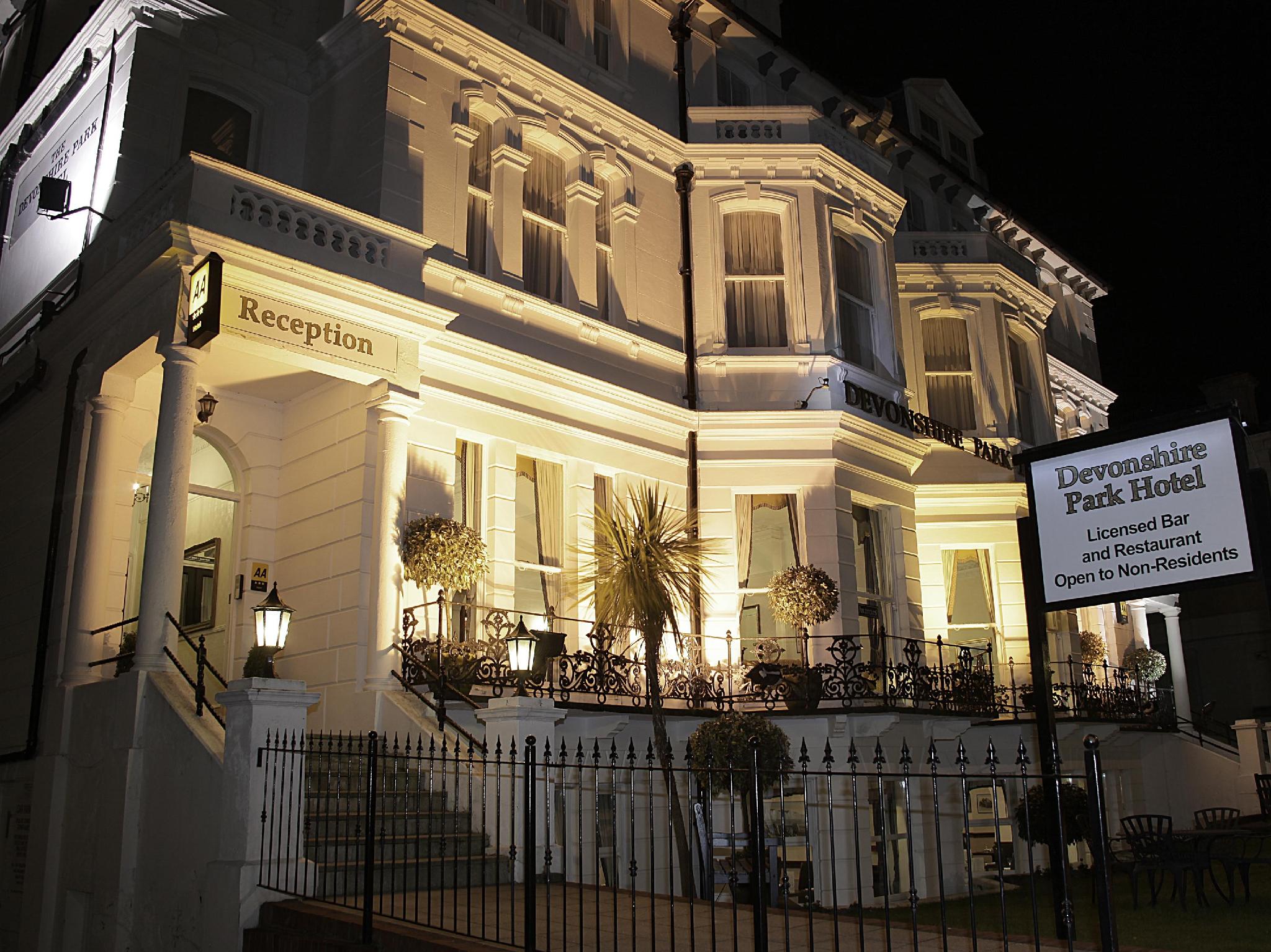 Ngoại cảnh khách sạn