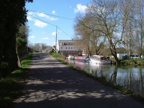 Khu vực xung quanh