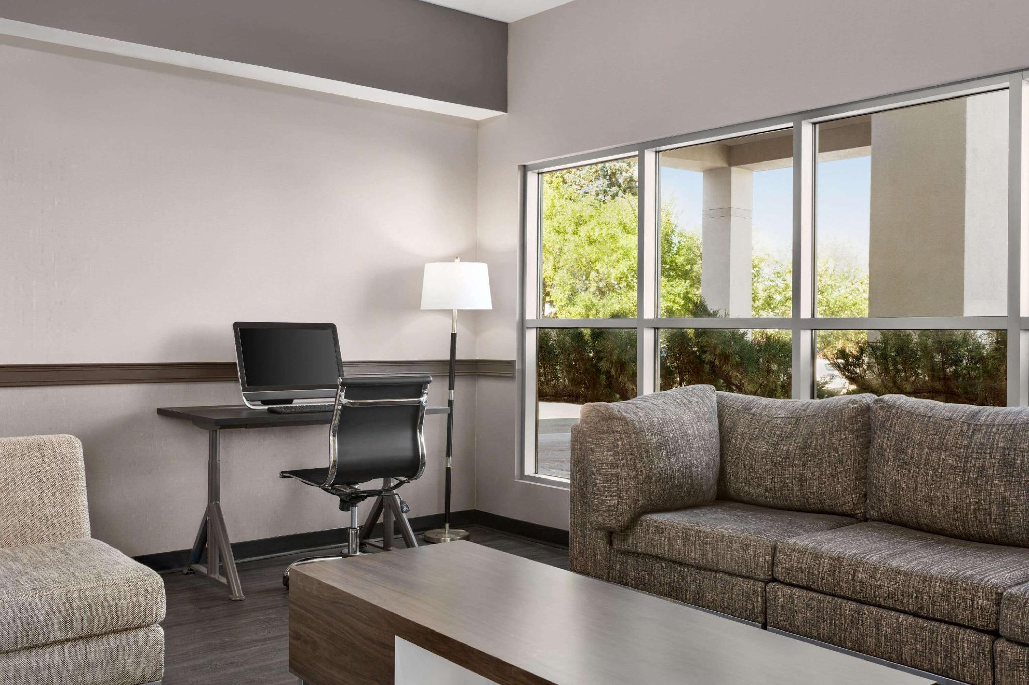 Trung tâm hội nghị