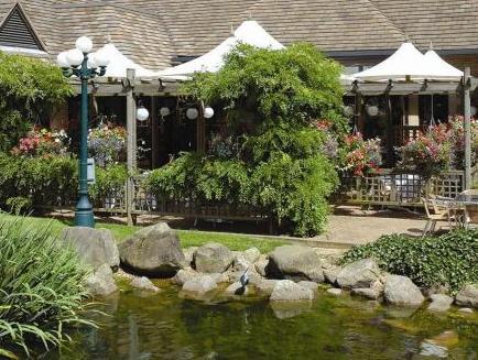 Khu vực xung quanh