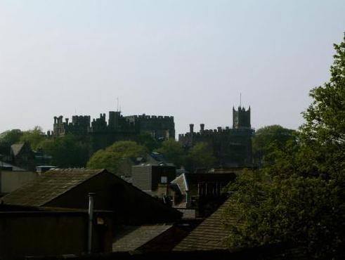 Khu vực xung quanh